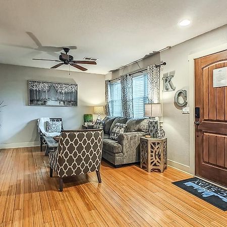 Quiet Plaza Two Bedroom 2 Bathroom カンザスシティ エクステリア 写真