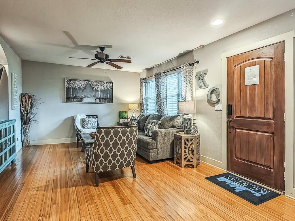 Quiet Plaza Two Bedroom 2 Bathroom カンザスシティ エクステリア 写真