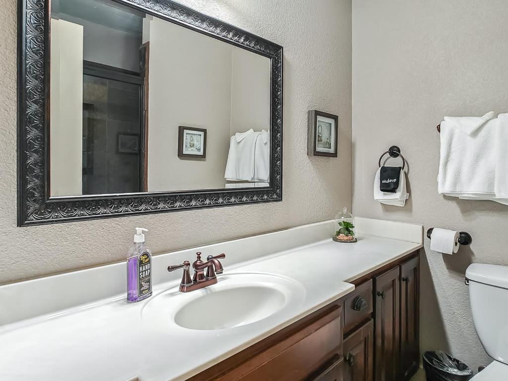 Quiet Plaza Two Bedroom 2 Bathroom カンザスシティ エクステリア 写真