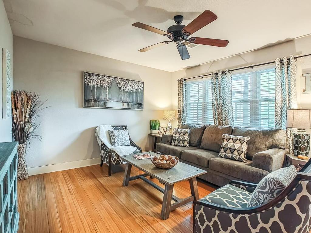 Quiet Plaza Two Bedroom 2 Bathroom カンザスシティ エクステリア 写真