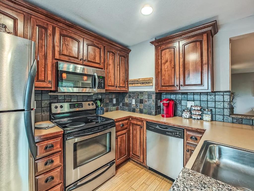 Quiet Plaza Two Bedroom 2 Bathroom カンザスシティ エクステリア 写真